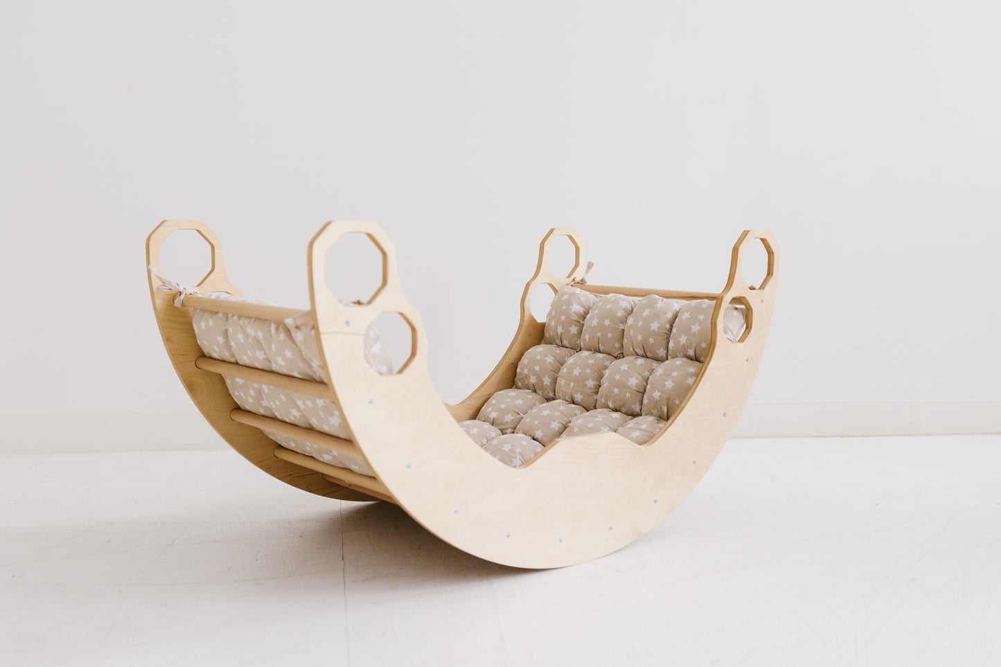 Large Arch with Pillow & Ramp (Natural Wood)