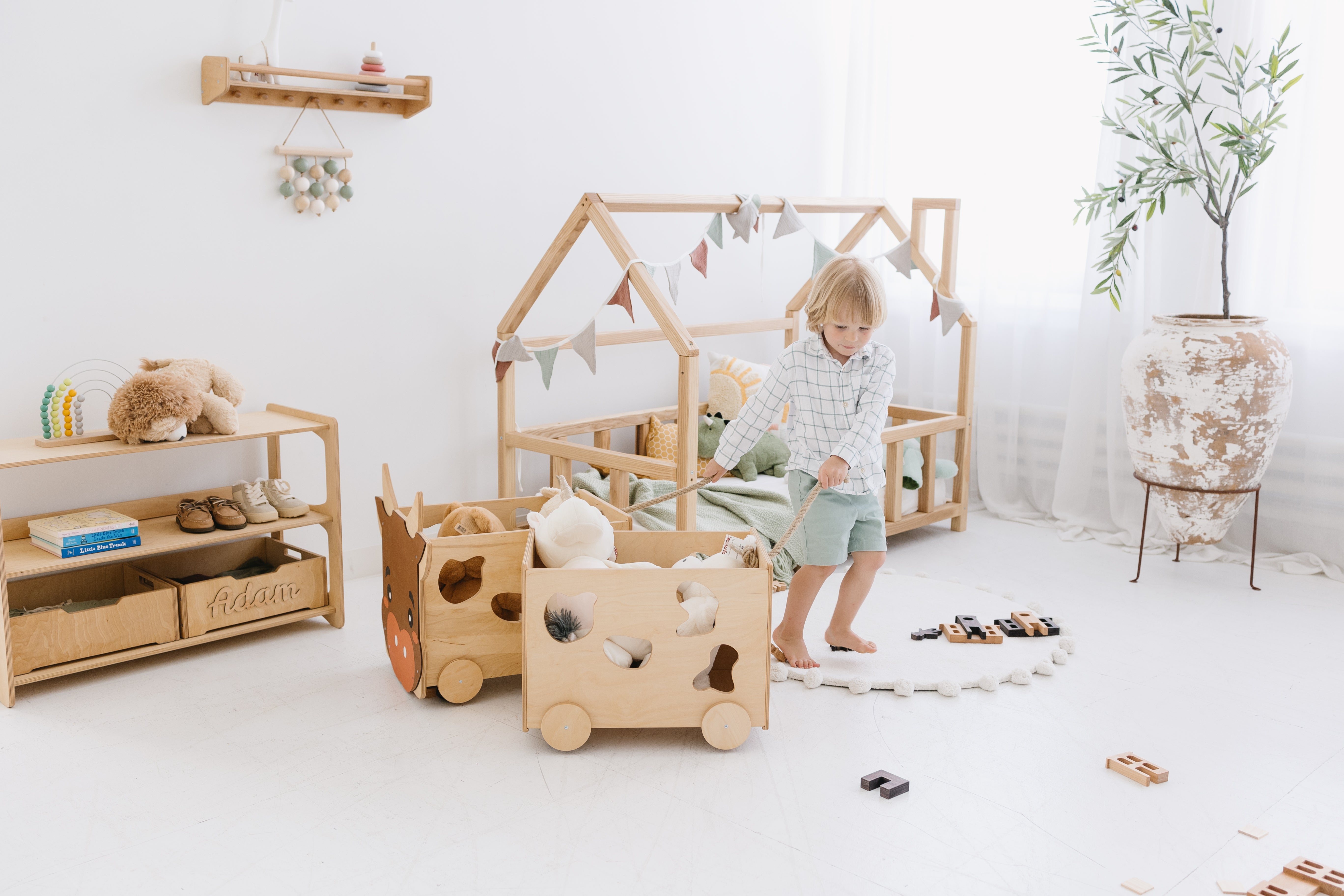 Wooden montessori store